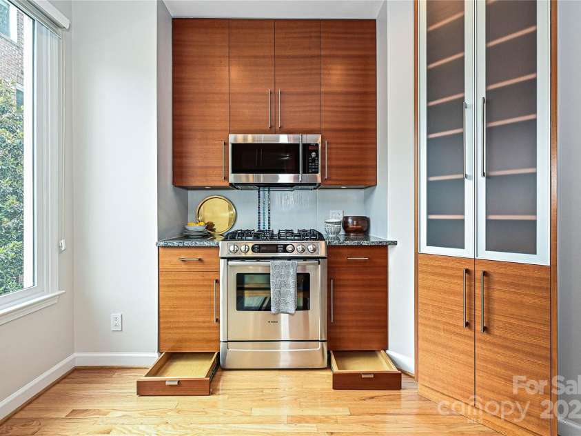 333 7th Street, Charlotte, NC 28202.  MLS# CAR4270714, YatesRealty ID 20830. 