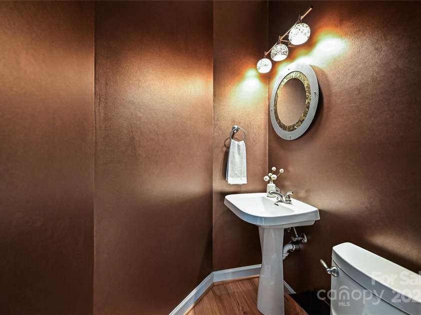 333 7th Street, Charlotte, NC 28202.  MLS# CAR4270714, YatesRealty ID 20830. 