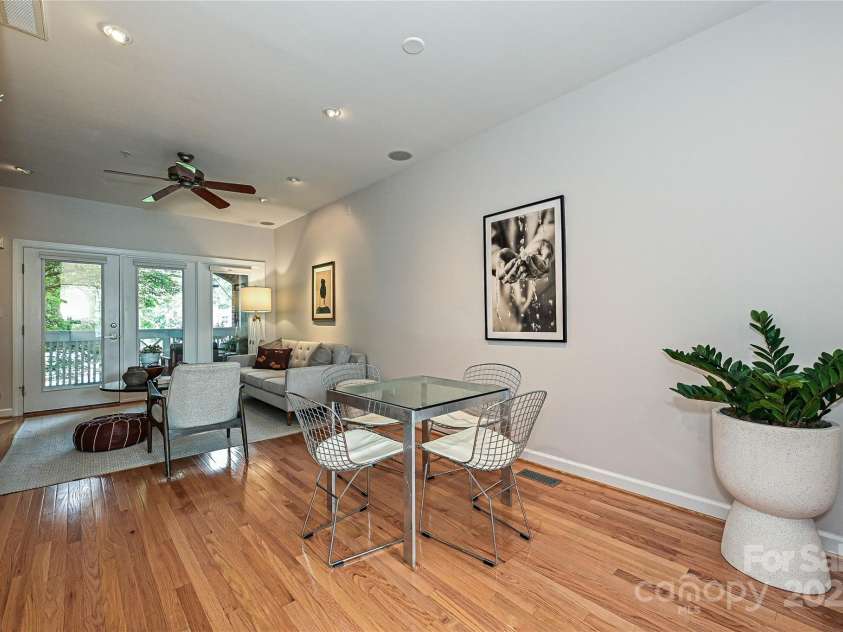 333 7th Street, Charlotte, NC 28202.  MLS# CAR4270714, YatesRealty ID 20830. 