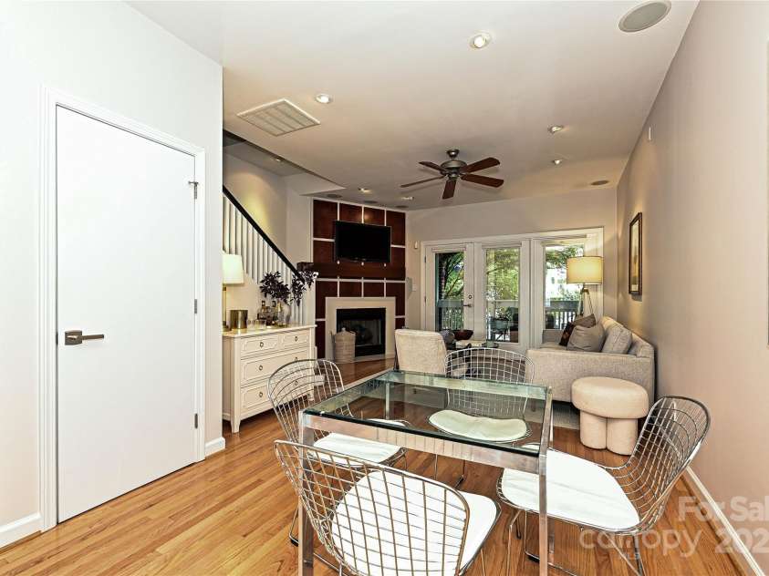 333 7th Street, Charlotte, NC 28202.  MLS# CAR4270714, YatesRealty ID 20830. 