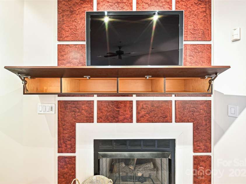 333 7th Street, Charlotte, NC 28202.  MLS# CAR4270714, YatesRealty ID 20830. 