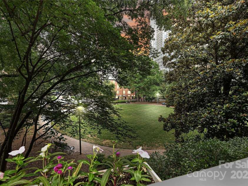 333 7th Street, Charlotte, NC 28202.  MLS# CAR4270714, YatesRealty ID 20830. 