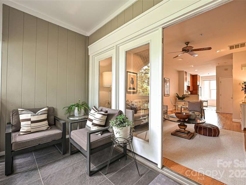 333 7th Street, Charlotte, NC 28202.  MLS# CAR4270714, YatesRealty ID 20830. 