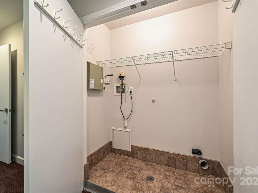 333 7th Street, Charlotte, NC 28202.  MLS# CAR4270714, YatesRealty ID 20830. 