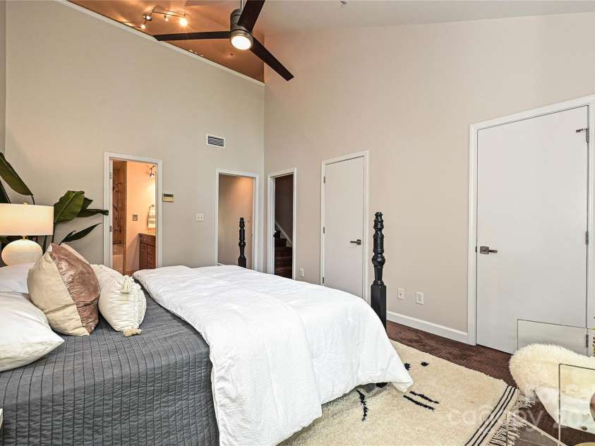 333 7th Street, Charlotte, NC 28202.  MLS# CAR4270714, YatesRealty ID 20830. 