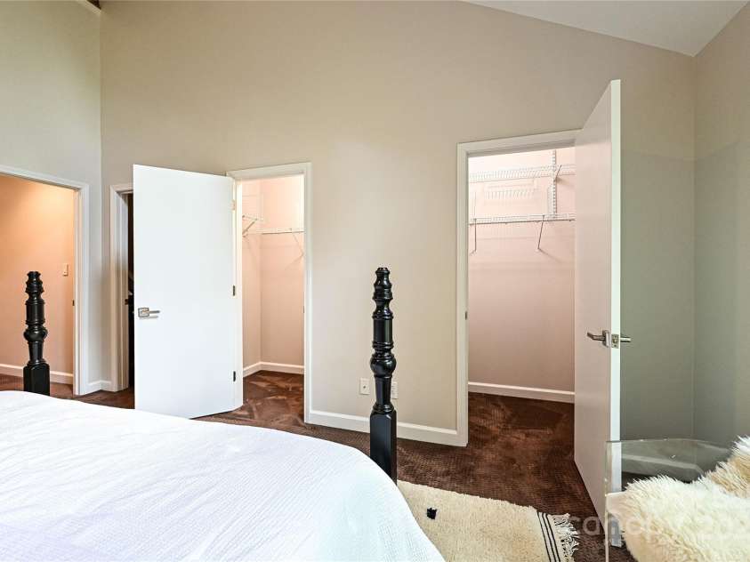 333 7th Street, Charlotte, NC 28202.  MLS# CAR4270714, YatesRealty ID 20830. 