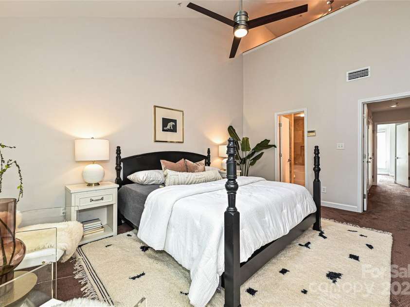 333 7th Street, Charlotte, NC 28202.  MLS# CAR4270714, YatesRealty ID 20830. 