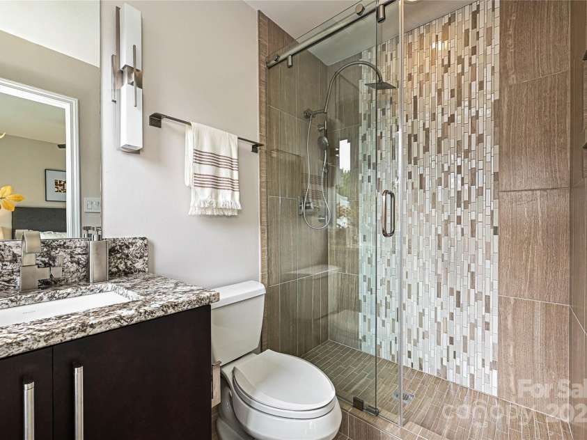 333 7th Street, Charlotte, NC 28202.  MLS# CAR4270714, YatesRealty ID 20830. 