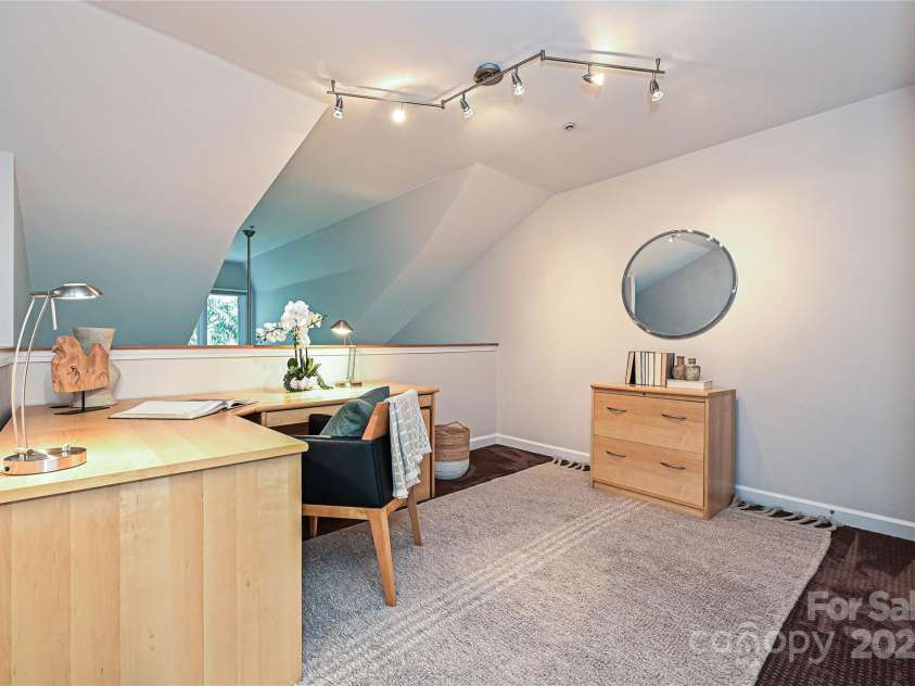 333 7th Street, Charlotte, NC 28202.  MLS# CAR4270714, YatesRealty ID 20830. 