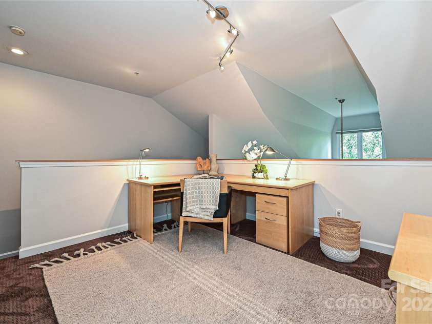 333 7th Street, Charlotte, NC 28202.  MLS# CAR4270714, YatesRealty ID 20830. 