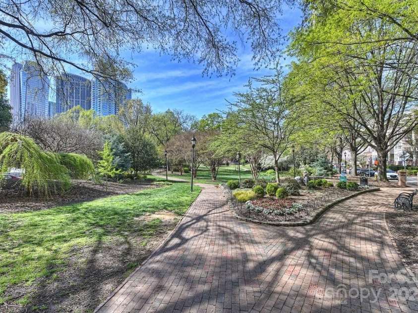 333 7th Street, Charlotte, NC 28202.  MLS# CAR4270714, YatesRealty ID 20830. 