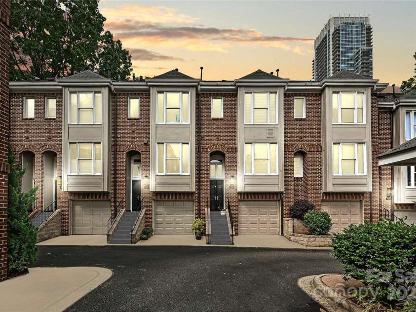 333 7th Street, Charlotte, NC 28202.  MLS# CAR4270714, YatesRealty ID 20830. 