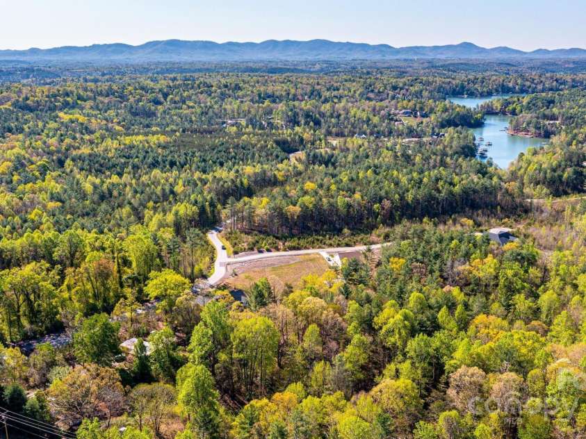 1092 Mast Hook Way, Morganton, NC 28655.  MLS# CAR4243274, YatesRealty ID 20831. 