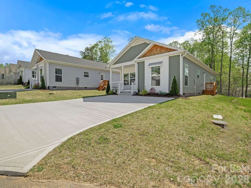 130 Bellamy Road, Asheville, NC 28806.  MLS# CAR4370513, YatesRealty ID 20834. 