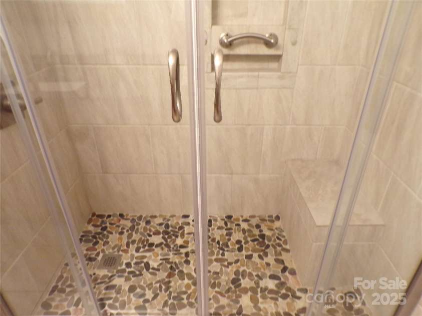 833 21st Avenue, Hickory, NC 28601.  MLS# CAR4270011, YatesRealty ID 20834. Shower