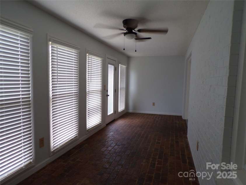 833 21st Avenue, Hickory, NC 28601.  MLS# CAR4270011, YatesRealty ID 20834. Sunroom