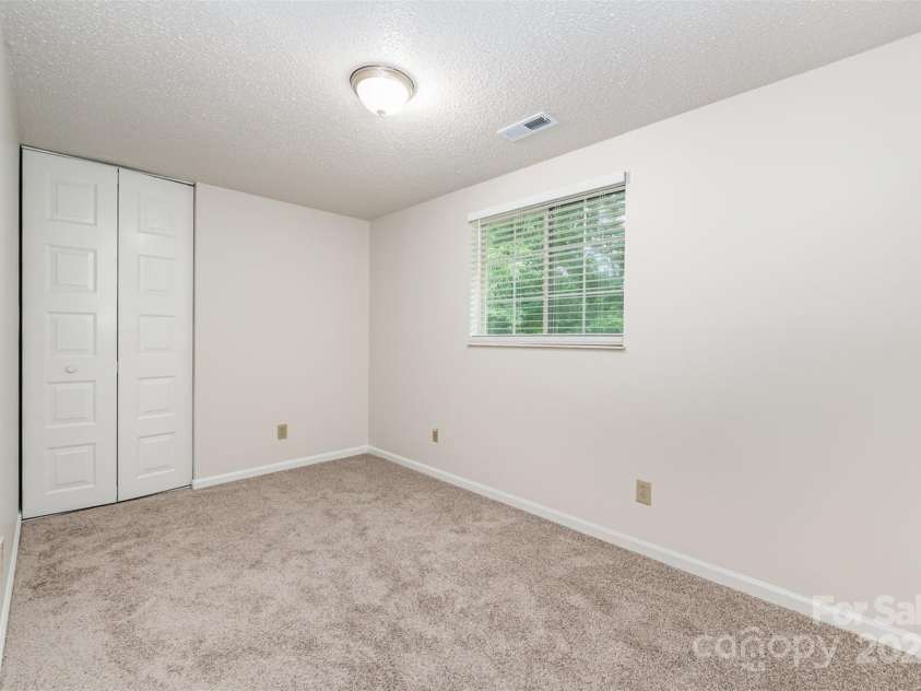 7008 Wannamaker Lane, Charlotte, NC 28226.  MLS# CAR4270132, YatesRealty ID 20835. 