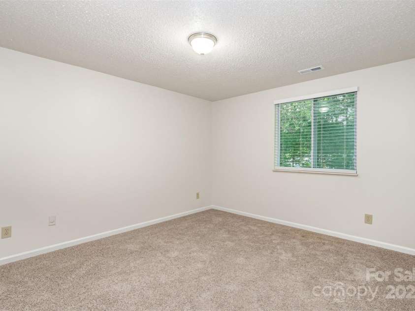7008 Wannamaker Lane, Charlotte, NC 28226.  MLS# CAR4270132, YatesRealty ID 20835. 