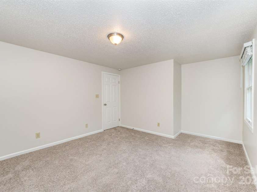 7008 Wannamaker Lane, Charlotte, NC 28226.  MLS# CAR4270132, YatesRealty ID 20835. 
