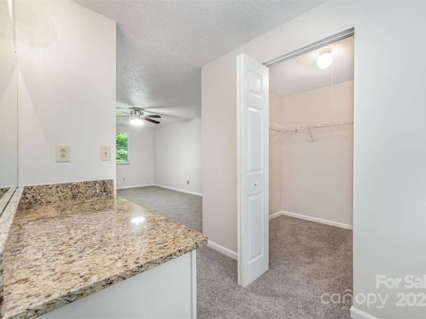 7008 Wannamaker Lane, Charlotte, NC 28226.  MLS# CAR4270132, YatesRealty ID 20835. 