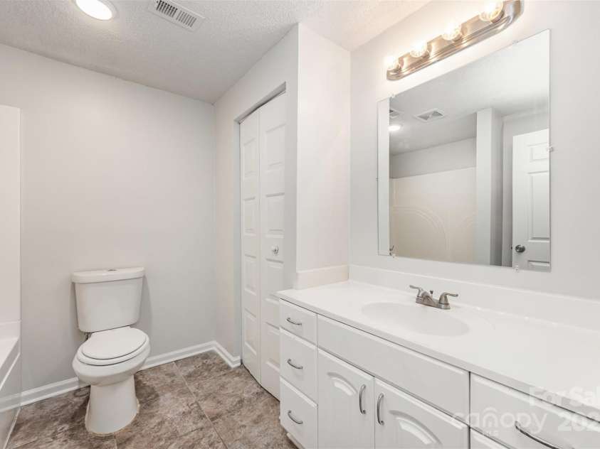 7008 Wannamaker Lane, Charlotte, NC 28226.  MLS# CAR4270132, YatesRealty ID 20835. 