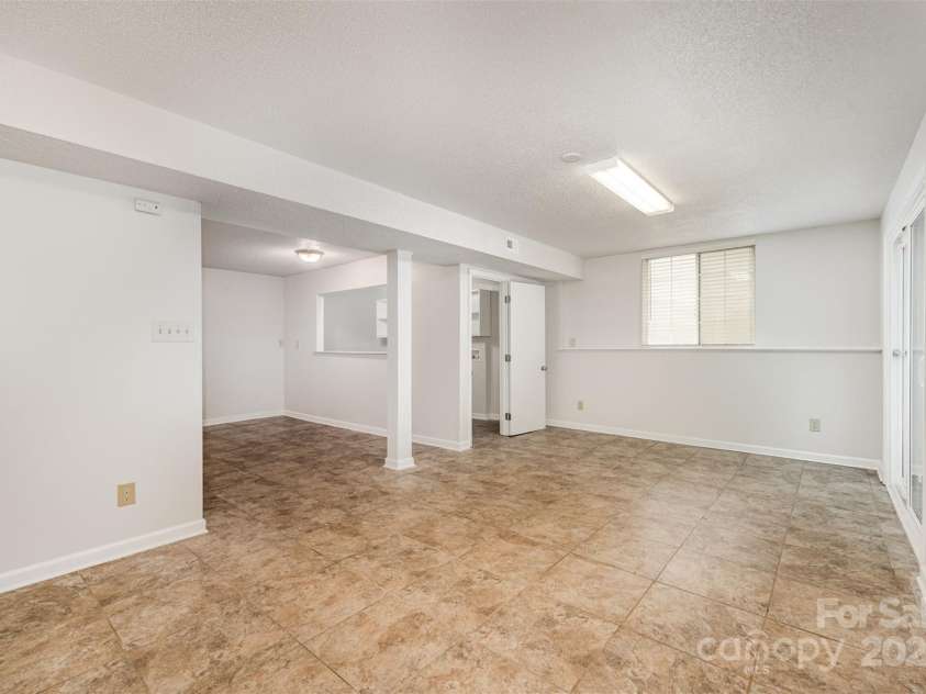 7008 Wannamaker Lane, Charlotte, NC 28226.  MLS# CAR4270132, YatesRealty ID 20835. 