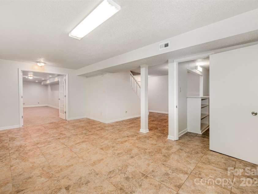 7008 Wannamaker Lane, Charlotte, NC 28226.  MLS# CAR4270132, YatesRealty ID 20835. 