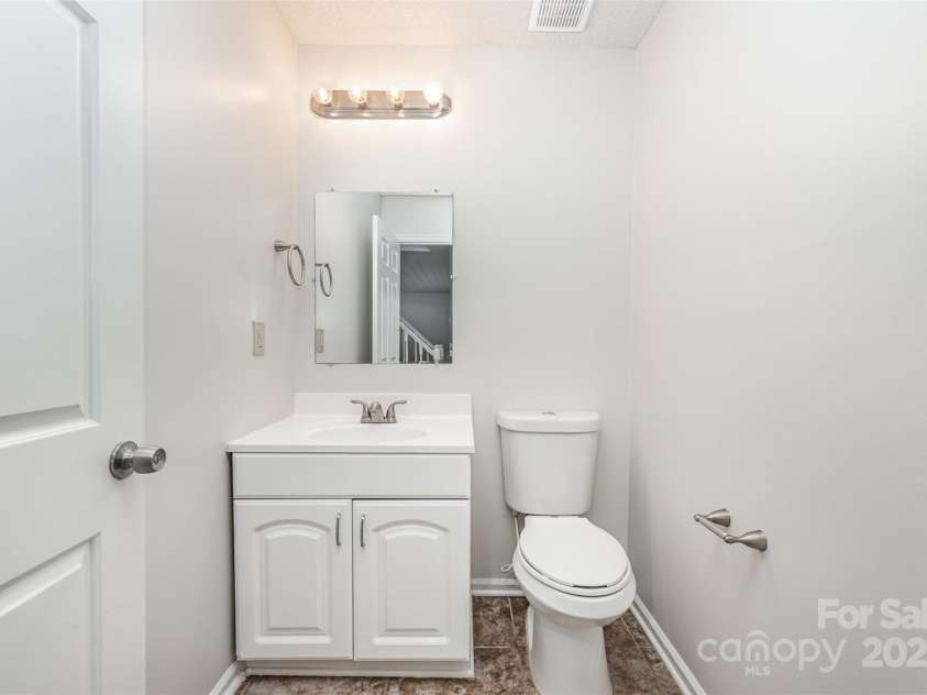 7008 Wannamaker Lane, Charlotte, NC 28226.  MLS# CAR4270132, YatesRealty ID 20835. 
