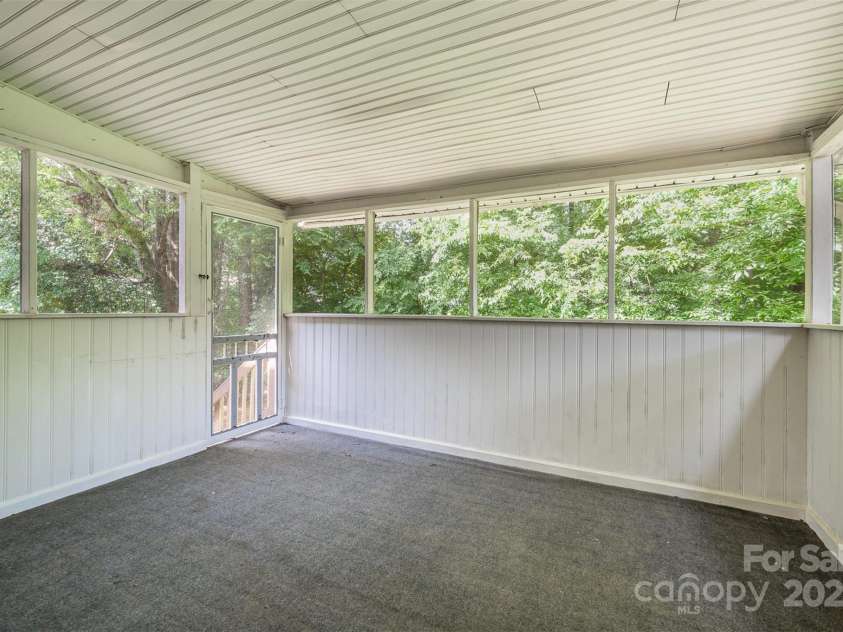7008 Wannamaker Lane, Charlotte, NC 28226.  MLS# CAR4270132, YatesRealty ID 20835. 