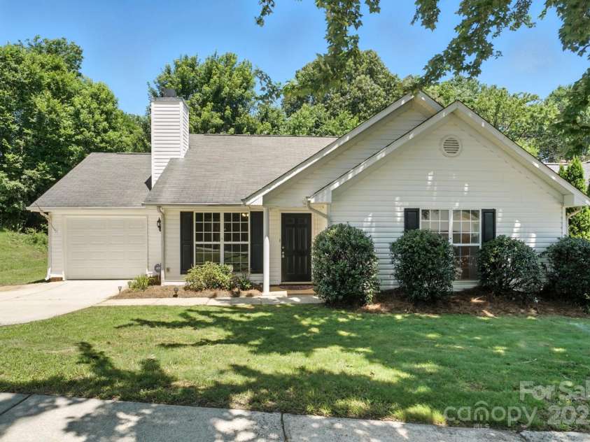 14658 Laura Michelle Road, Huntersville, NC 28078.  MLS# CAR4273188, YatesRealty ID 20836. 