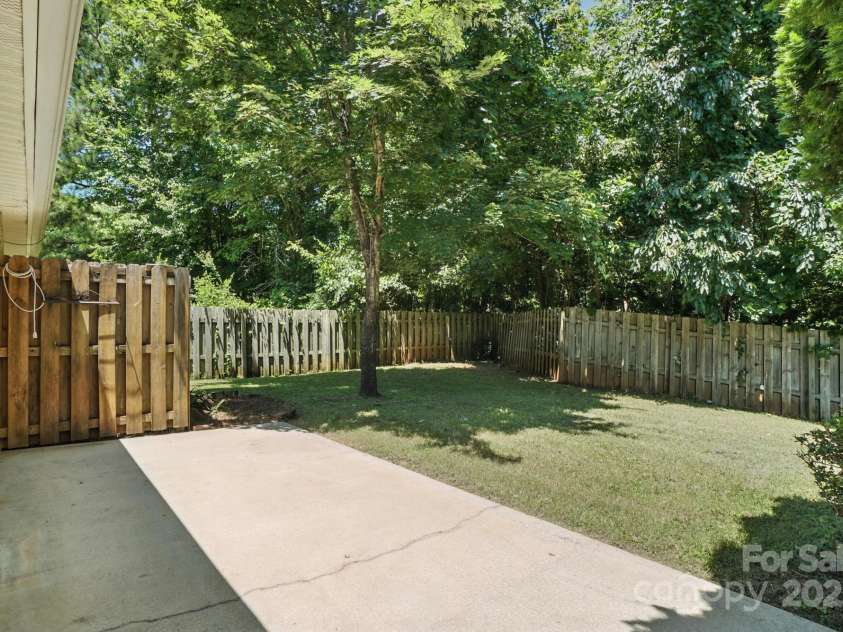 14658 Laura Michelle Road, Huntersville, NC 28078.  MLS# CAR4273188, YatesRealty ID 20836. 