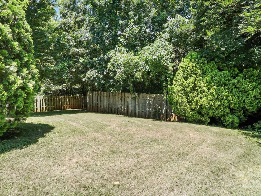 14658 Laura Michelle Road, Huntersville, NC 28078.  MLS# CAR4273188, YatesRealty ID 20836. 