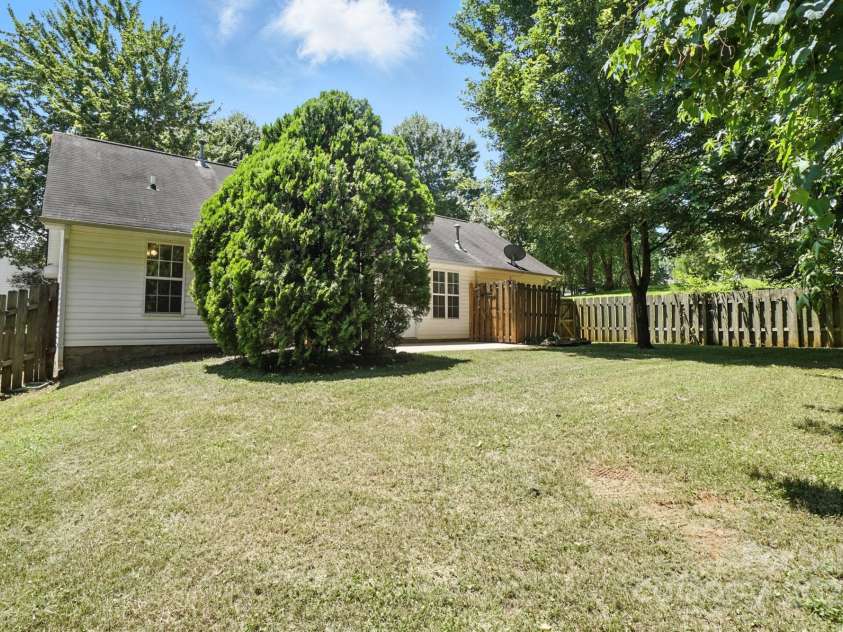 14658 Laura Michelle Road, Huntersville, NC 28078.  MLS# CAR4273188, YatesRealty ID 20836. 
