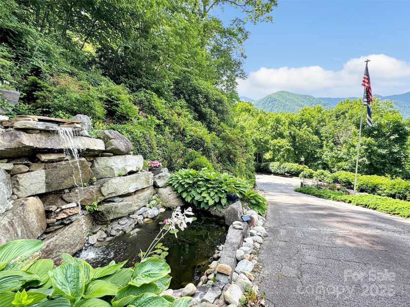 28 Mountain Breeze Drive, Maggie Valley, NC 28751.  MLS# CAR4271261, YatesRealty ID 20838. 