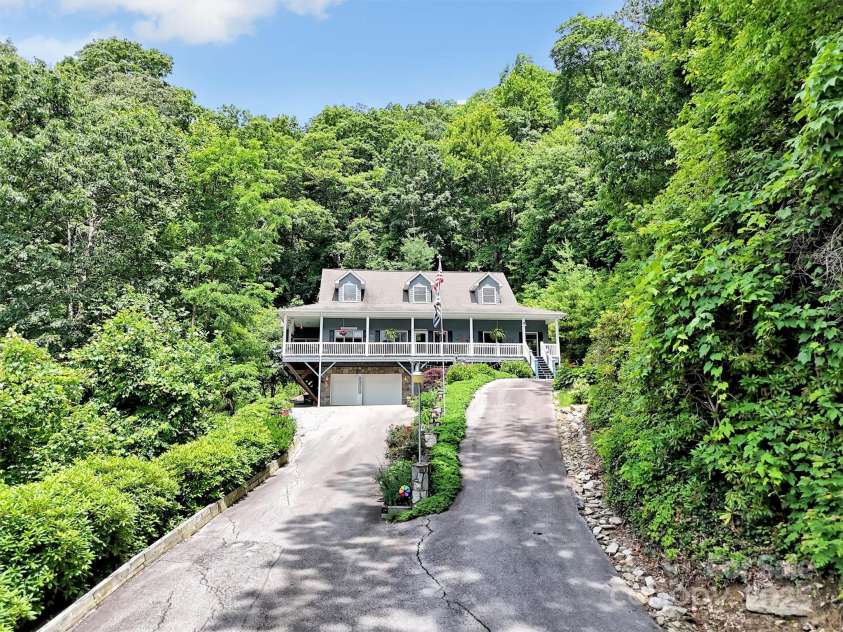 28 Mountain Breeze Drive, Maggie Valley, NC 28751.  MLS# CAR4271261, YatesRealty ID 20838. 