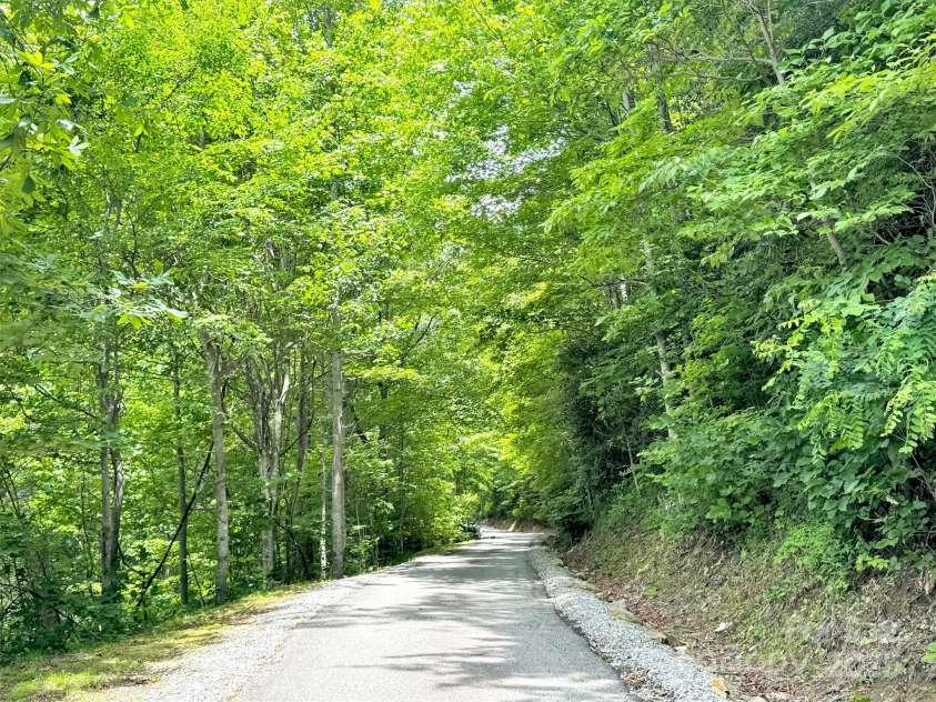 28 Mountain Breeze Drive, Maggie Valley, NC 28751.  MLS# CAR4271261, YatesRealty ID 20838. Beautiful Driveway to House