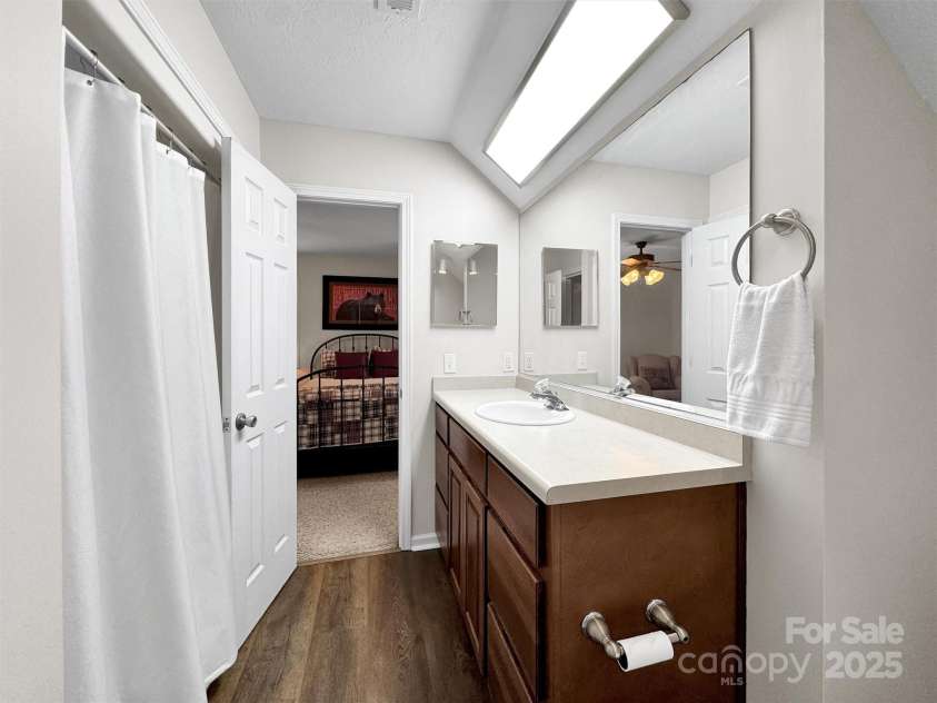 28 Mountain Breeze Drive, Maggie Valley, NC 28751.  MLS# CAR4271261, YatesRealty ID 20838. Full Bath