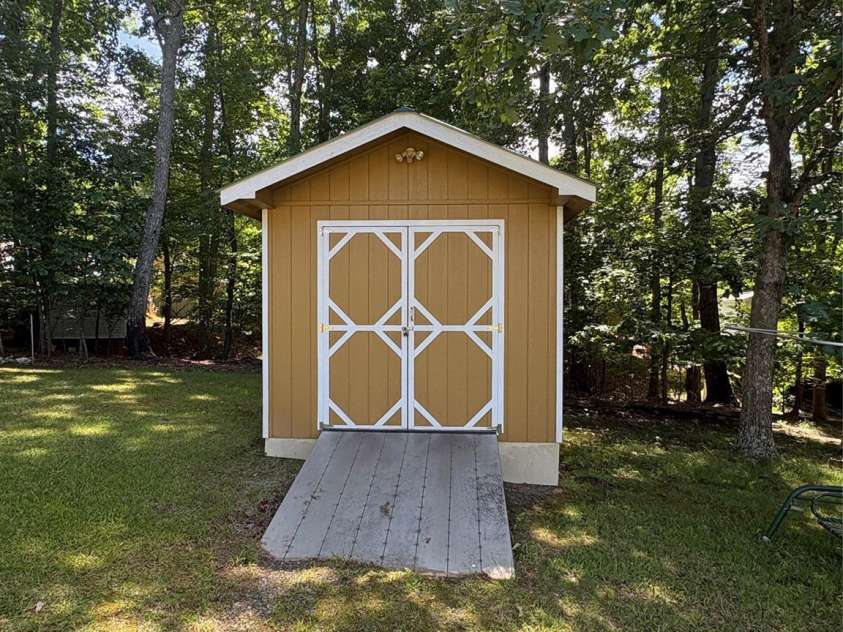 132 Blue Bird Drive, New London, NC 28127.  MLS# CAR4379878, YatesRealty ID 20839. 