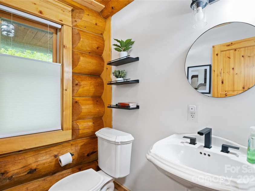 205 Chestnut Village, Mars Hill, NC 28754.  MLS# CAR4273023, YatesRealty ID 20839. Half bath