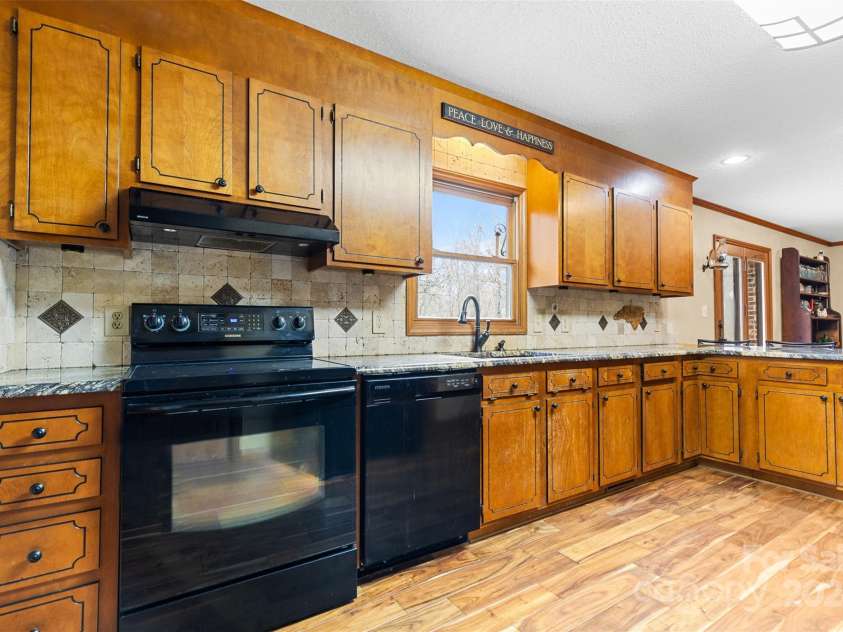 143 Ponokah Lane, Statesville, NC 28677.  MLS# CAR4201179, YatesRealty ID 2084. 