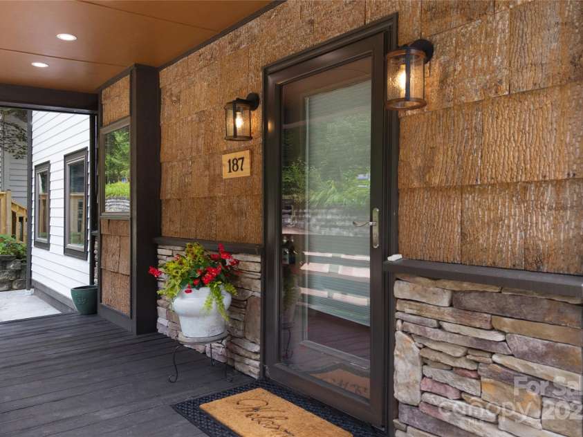 187 Pine Village Lane, Blowing Rock, NC 28605.  MLS# CAR4273223, YatesRealty ID 20840. 