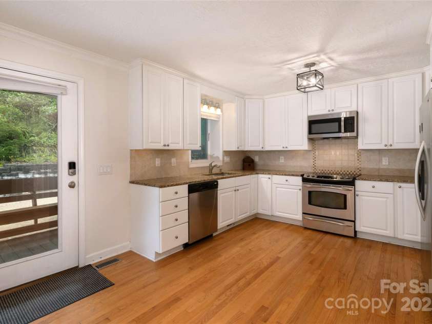 187 Pine Village Lane, Blowing Rock, NC 28605.  MLS# CAR4273223, YatesRealty ID 20840. 