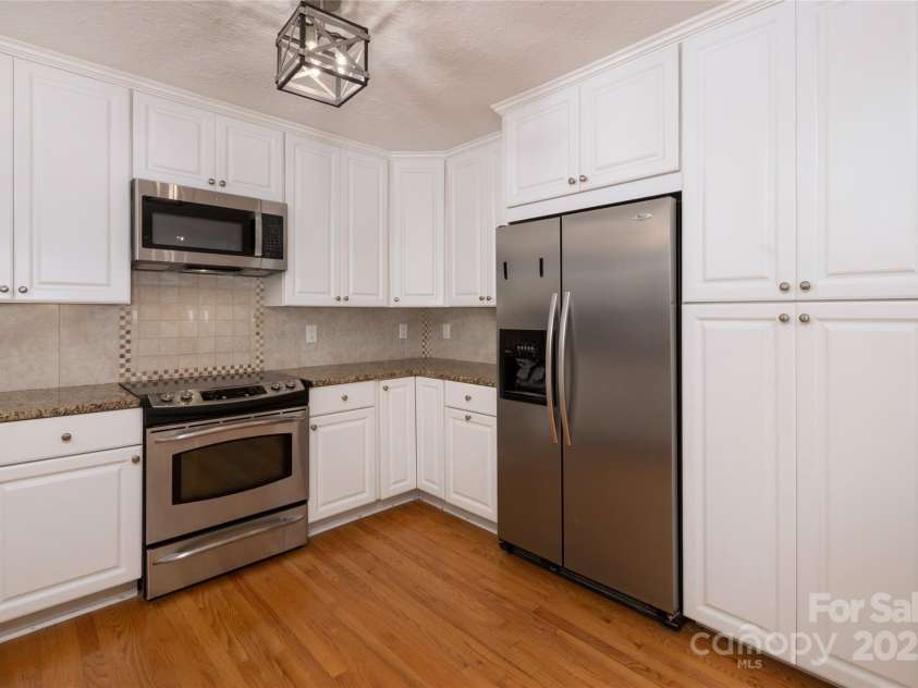 187 Pine Village Lane, Blowing Rock, NC 28605.  MLS# CAR4273223, YatesRealty ID 20840. 