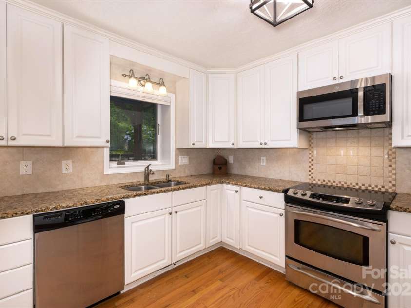 187 Pine Village Lane, Blowing Rock, NC 28605.  MLS# CAR4273223, YatesRealty ID 20840. 