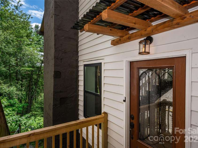 187 Pine Village Lane, Blowing Rock, NC 28605.  MLS# CAR4273223, YatesRealty ID 20840. 