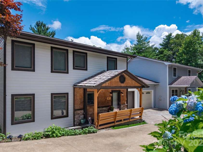 187 Pine Village Lane, Blowing Rock, NC 28605.  MLS# CAR4273223, YatesRealty ID 20840. 