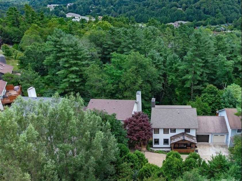 187 Pine Village Lane, Blowing Rock, NC 28605.  MLS# CAR4335437, YatesRealty ID 20840. 