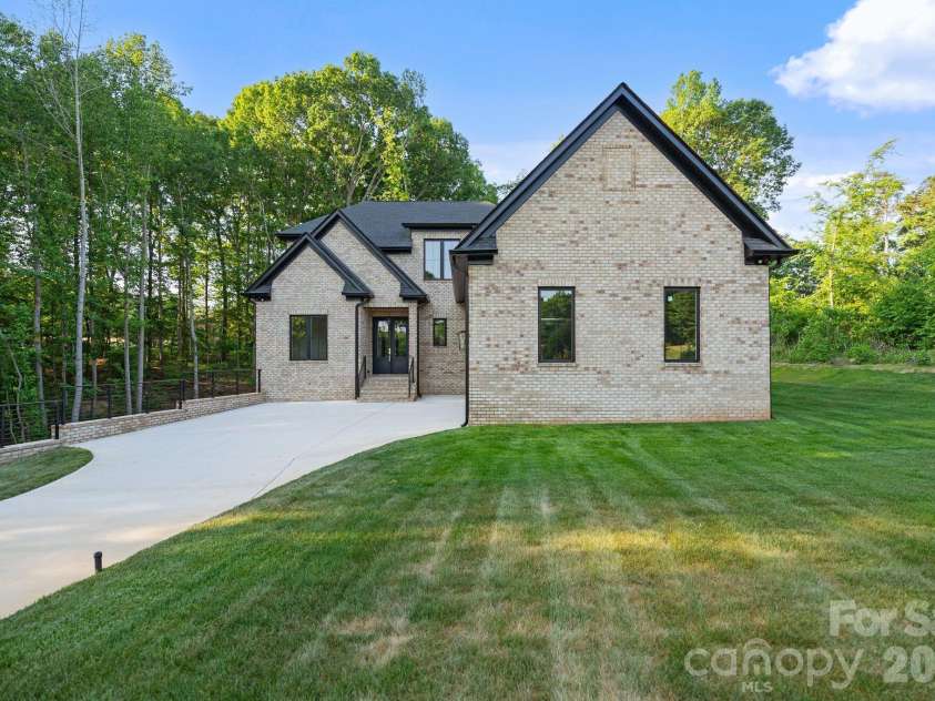 3204 Chancellor Lane, Monroe, NC 28110.  MLS# CAR4376911, YatesRealty ID 20840. 