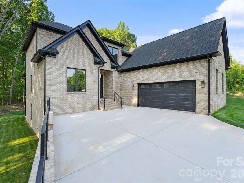 3204 Chancellor Lane, Monroe, NC 28110.  MLS# CAR4376911, YatesRealty ID 20840. 