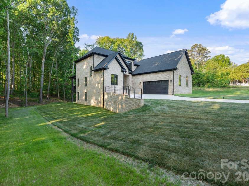 3204 Chancellor Lane, Monroe, NC 28110.  MLS# CAR4376911, YatesRealty ID 20840. 